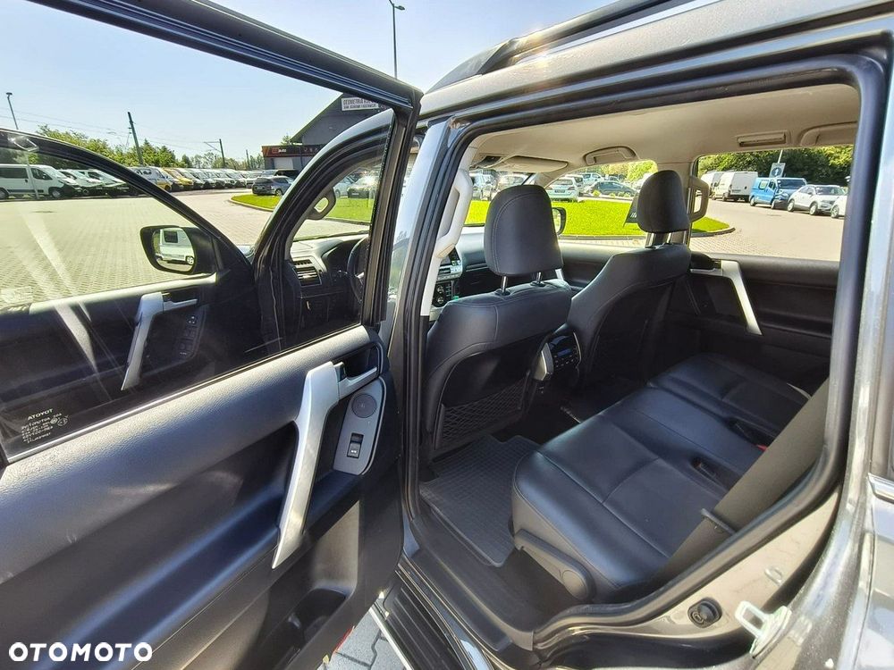 Toyota Land Cruiser - 17