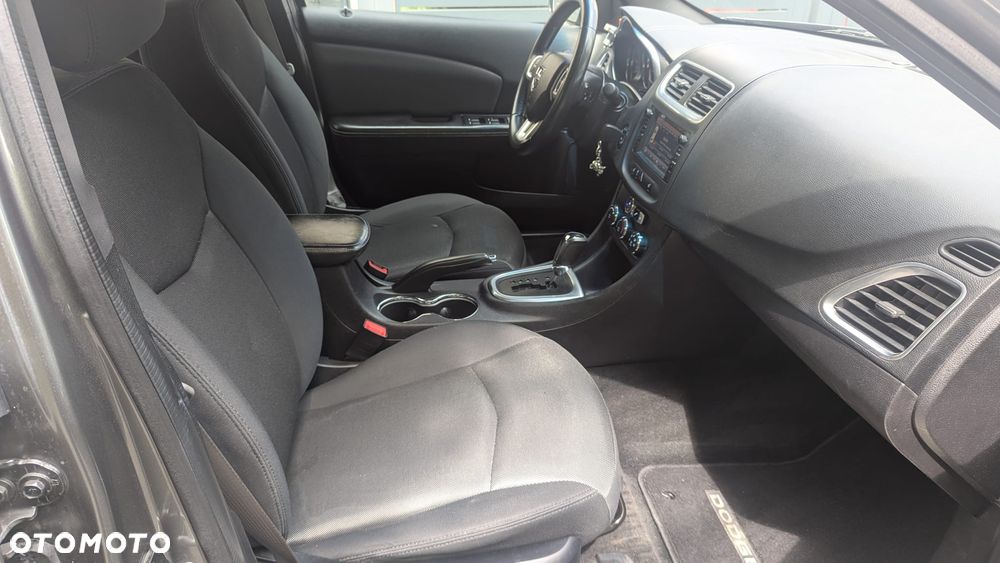 Dodge Avenger - 21