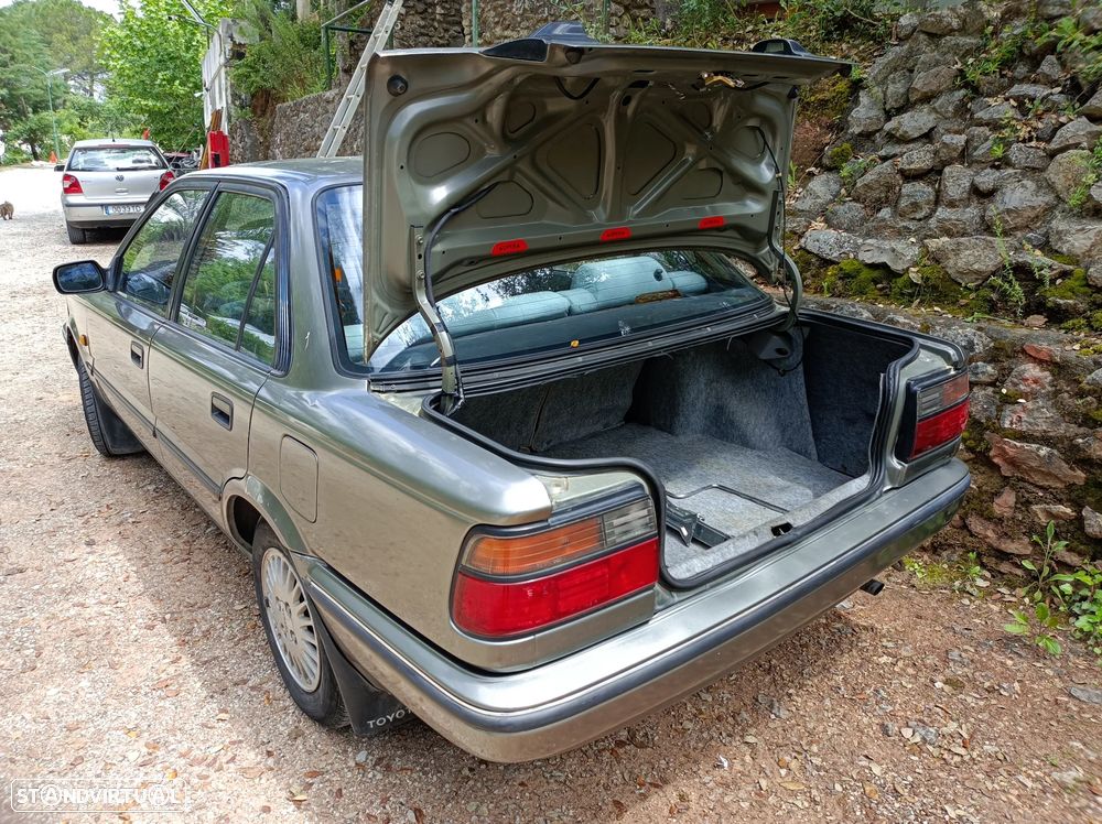 Toyota Corolla Sedan 1.3 - 4
