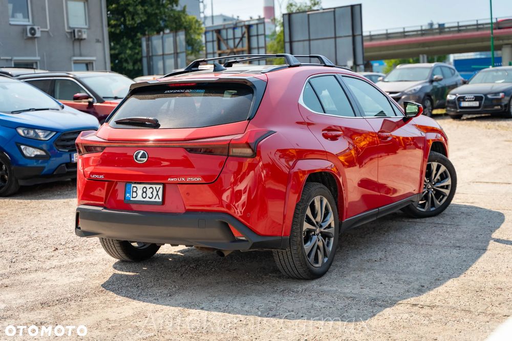 Lexus UX 250h GPF F Sport AWD - 8