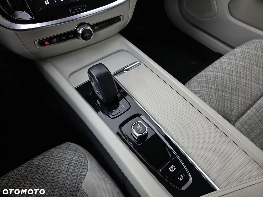 Volvo V60 B4 D Core - 17