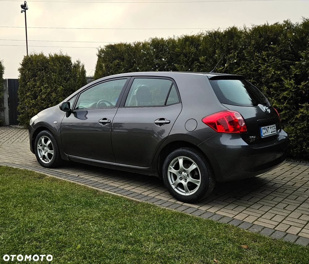 Toyota Auris 1.6 VVT-i Executive - 9