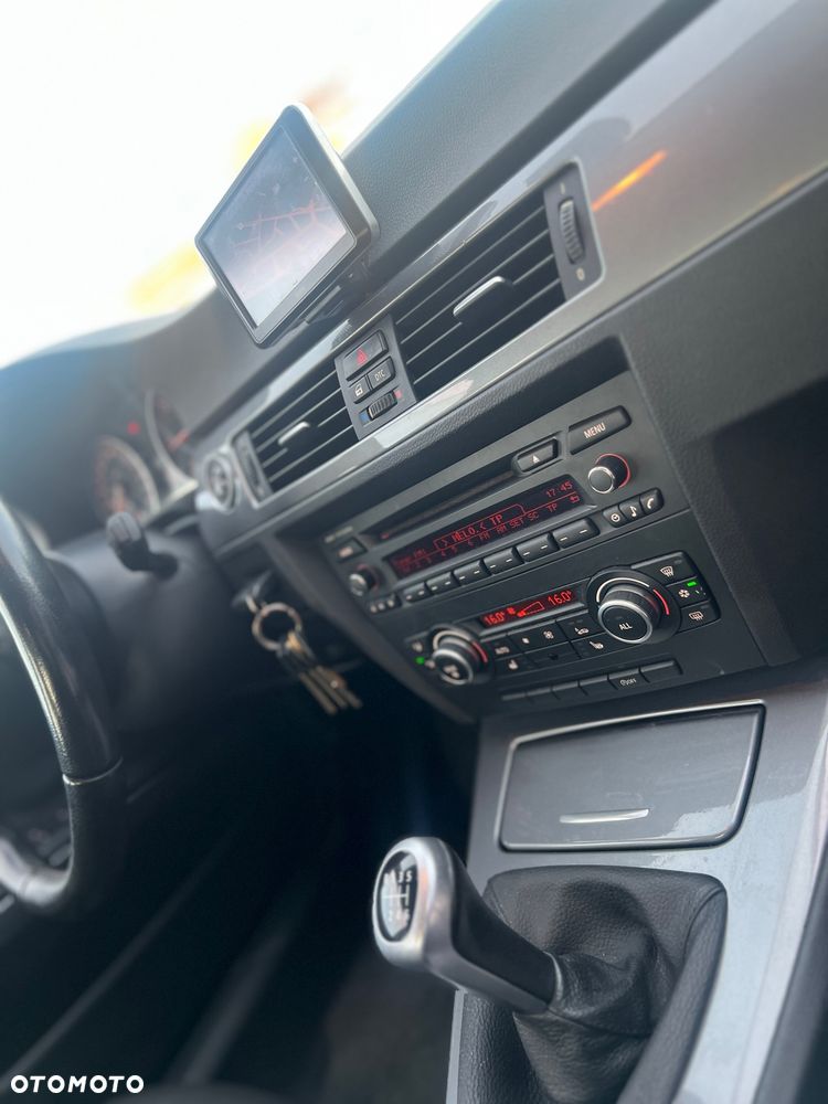 BMW Seria 3 318d - 11
