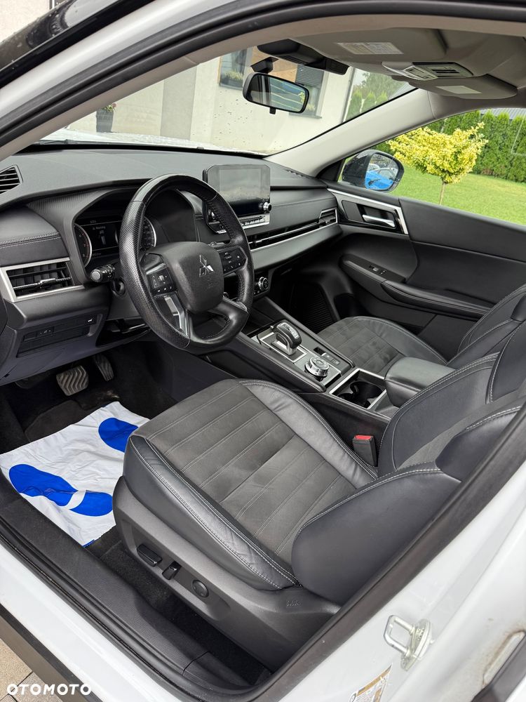 Mitsubishi Outlander 2.4 4WD CVT Intense - 9