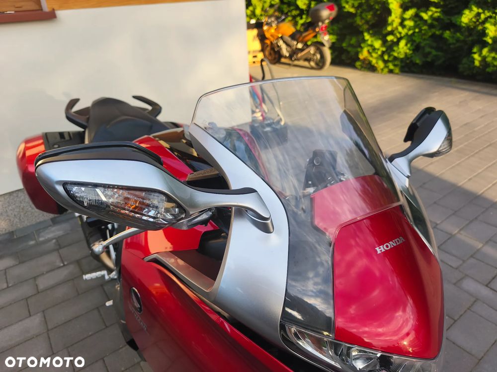 Honda VFR - 8