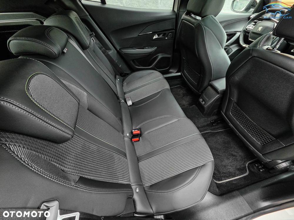 Peugeot 2008 PureTech 130 EAT8 GT - 15