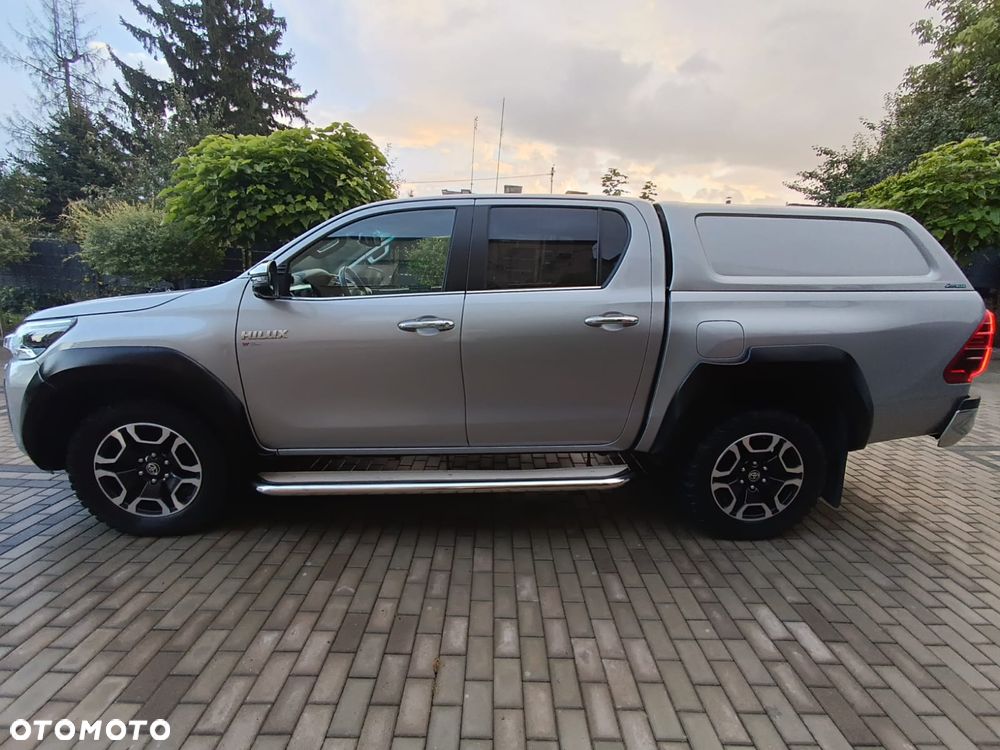 Toyota Hilux 2.8 D-4D Double Cab Invincible Sport 4x4 - 5