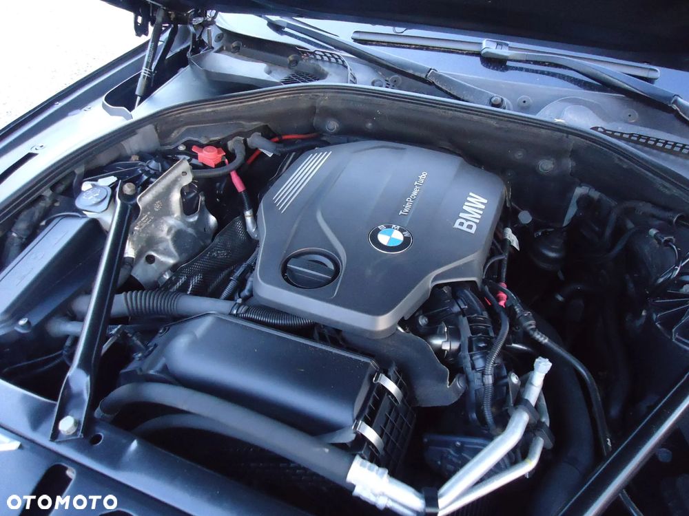 BMW Seria 5 520d xDrive Touring - 13