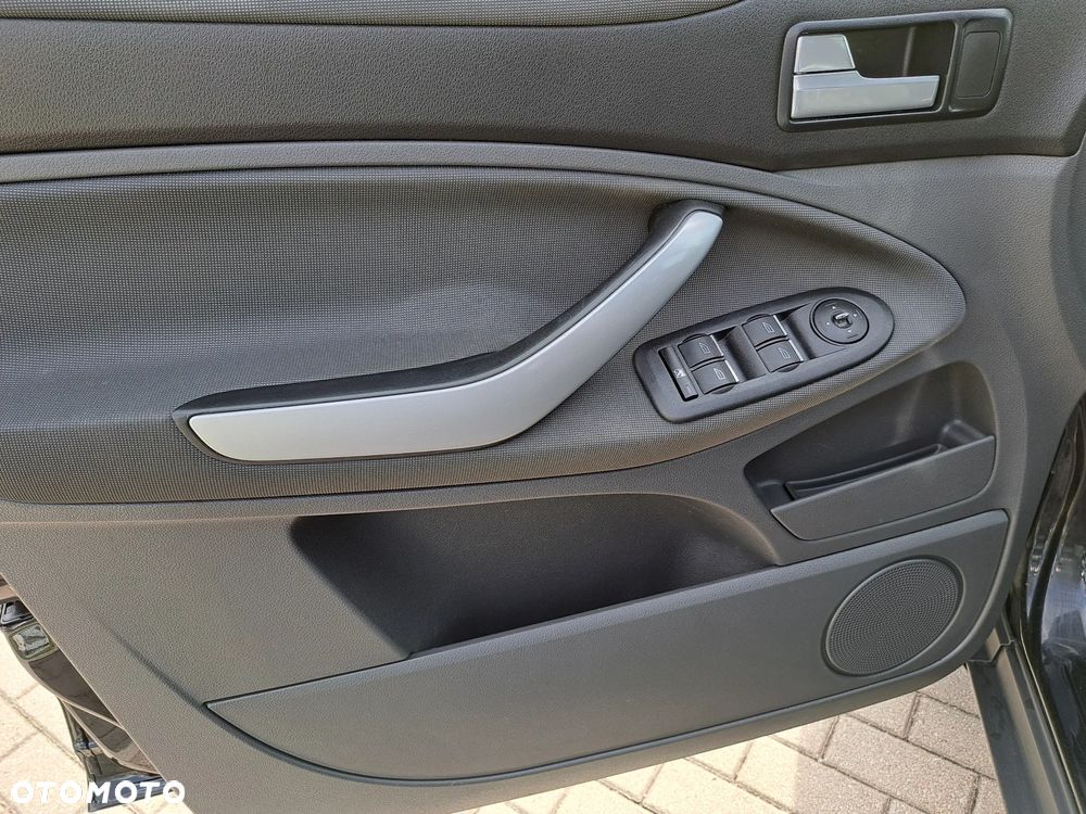 Ford Kuga - 25