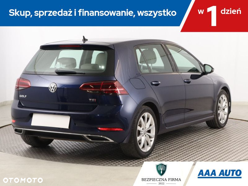 Volkswagen Golf - 6