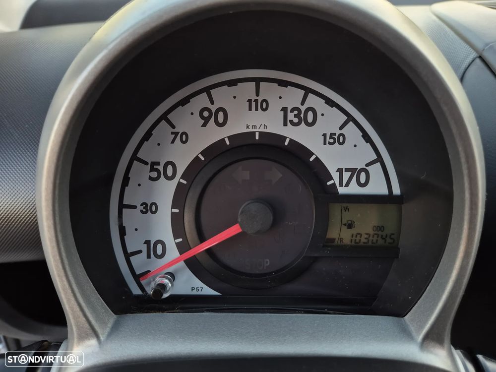 Peugeot 107 1.0 Trendy - 25