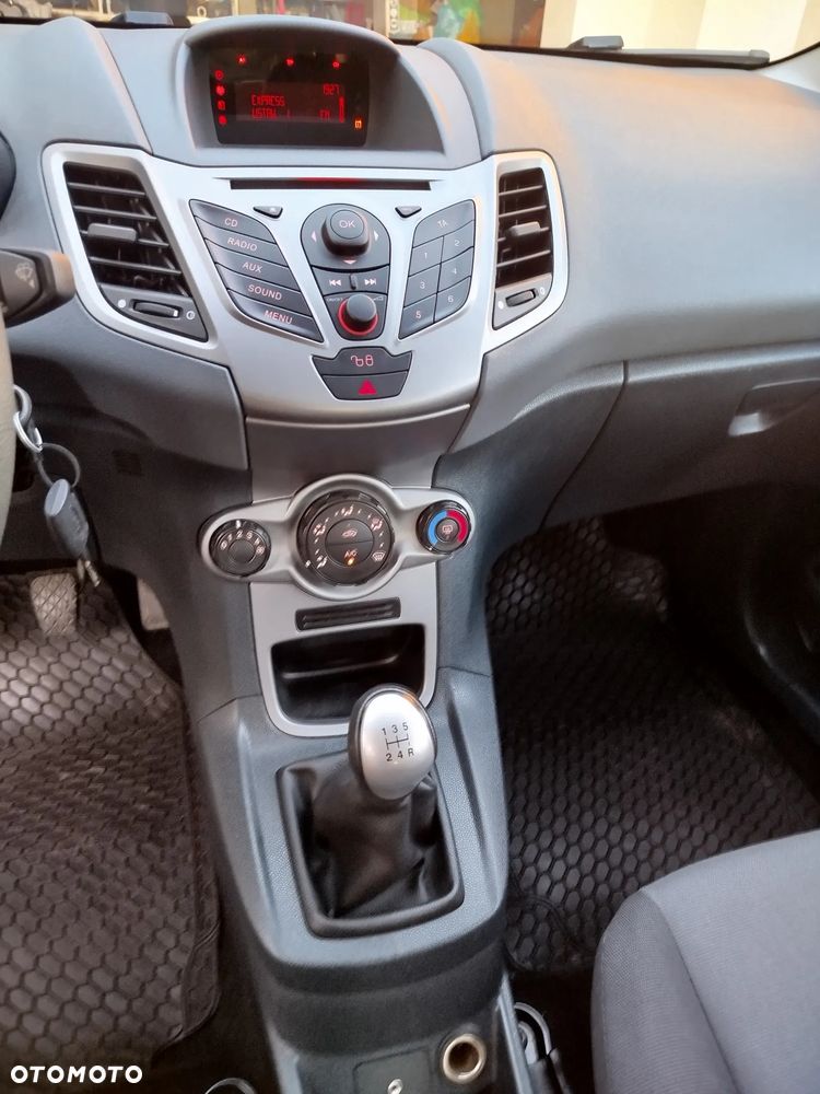Ford Fiesta 1.25 Celebration - 19