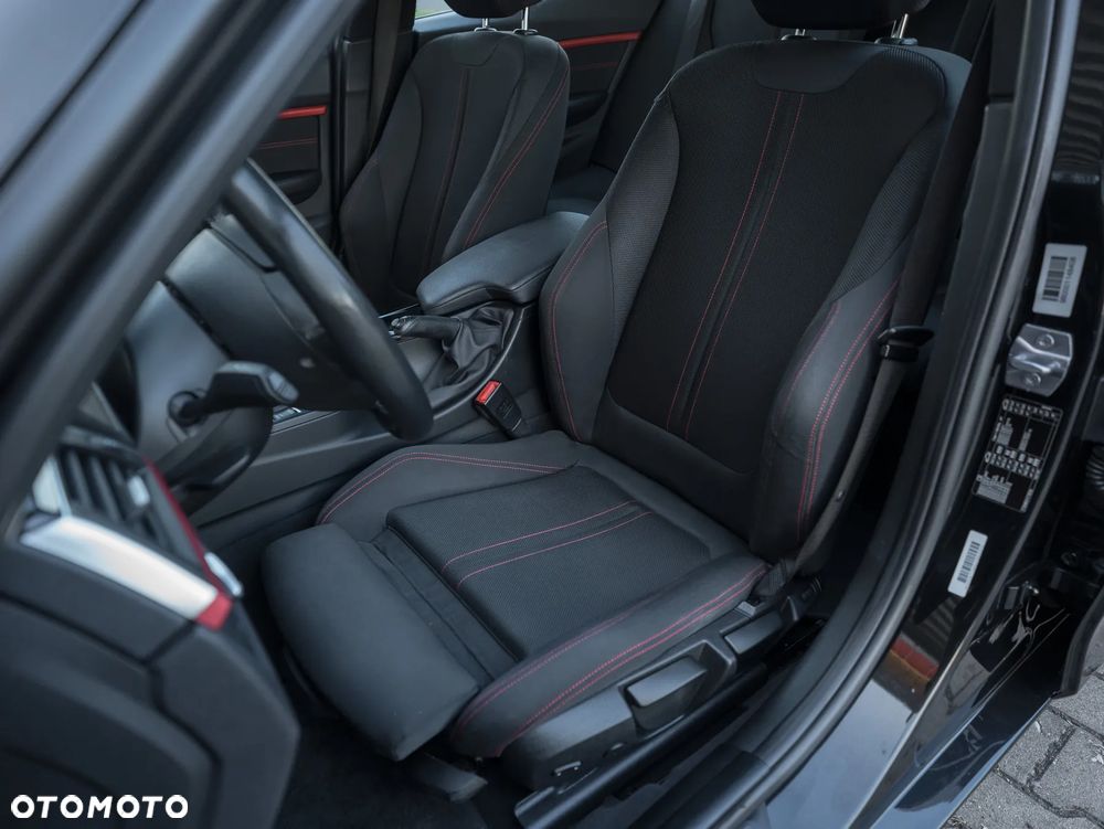 BMW Seria 3 318d Sport Line - 26