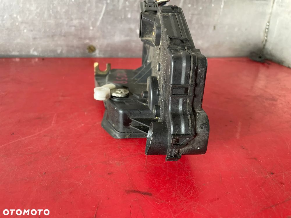 ZAMEK LEWY PRZÓD BMW E46 - 11