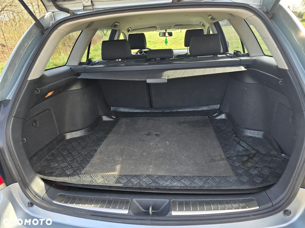 Toyota Avensis 1.6 VVT-i Terra - 12