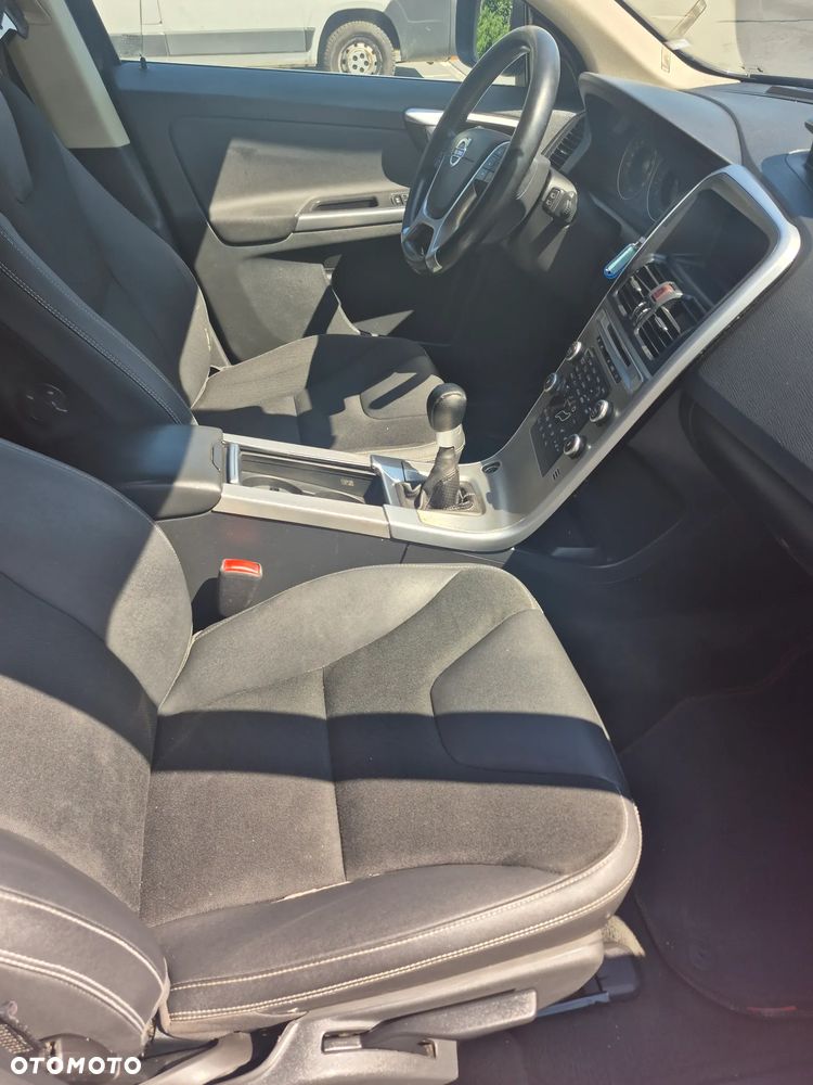 Volvo XC 60 2.4D AWD Momentum - 29