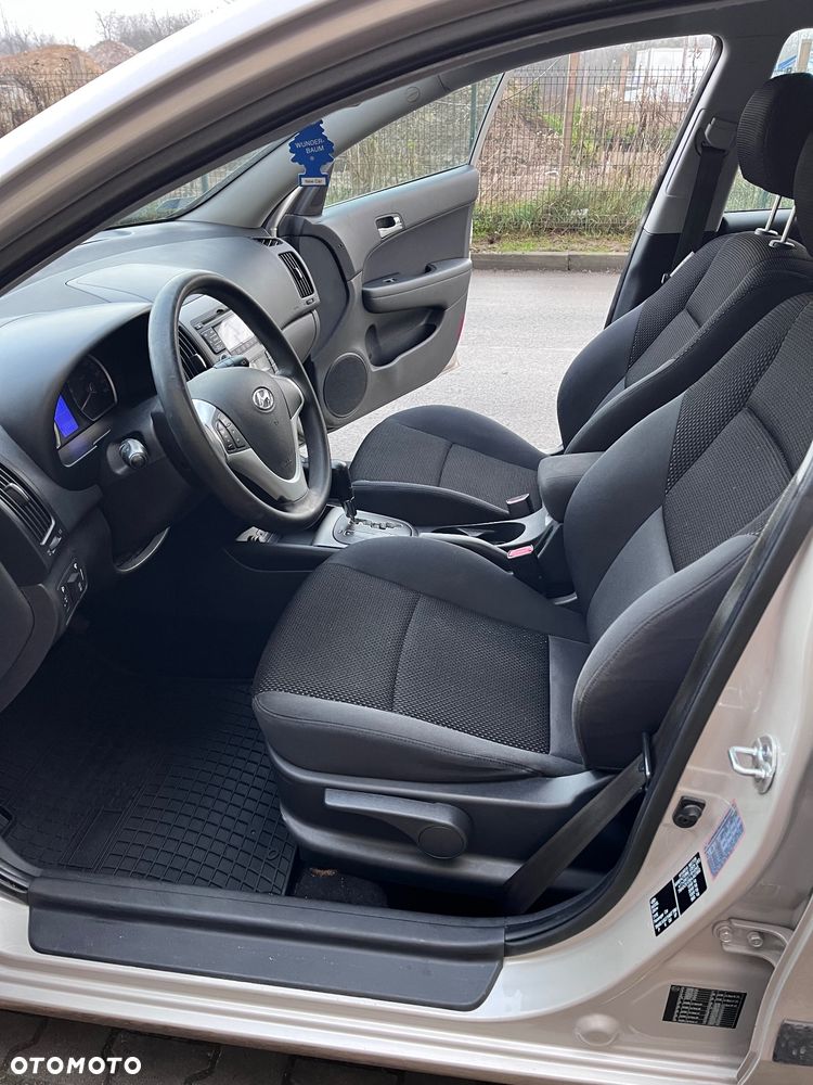 Hyundai i30 1.6 Comfort EU5 - 10