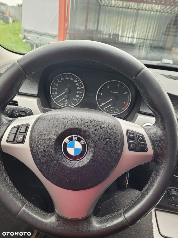BMW Seria 3 318d - 11