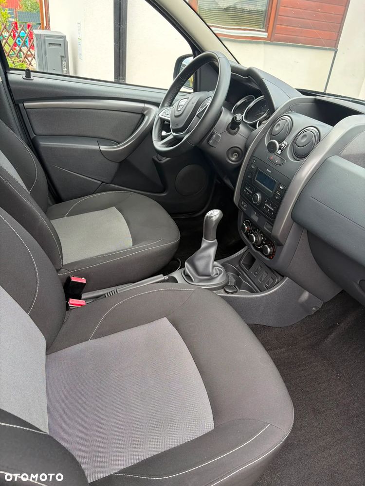 Dacia Duster 1.6 SCe Laureate S&S - 8