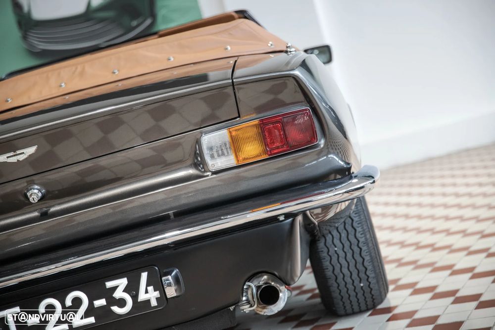 Aston Martin Volante - 21