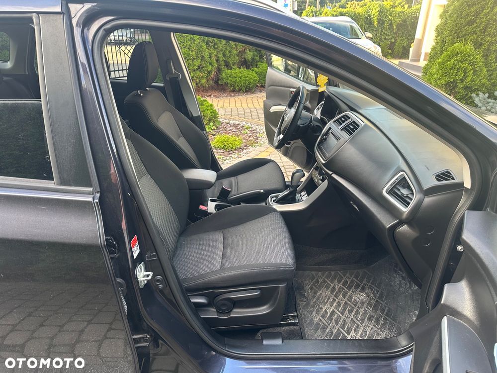 Suzuki SX4 1.6 Premium - 28