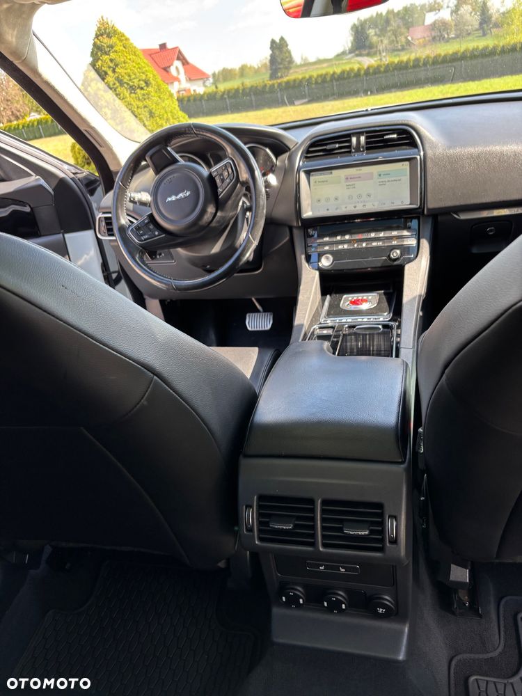 Jaguar F-Pace 25t AWD Prestige - 10