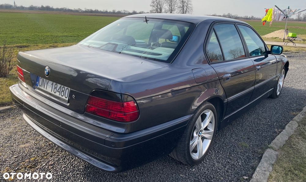BMW Seria 7 740i - 24