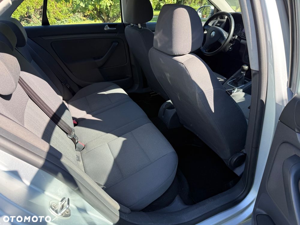 Volkswagen Jetta 1.6 Trendline - 9