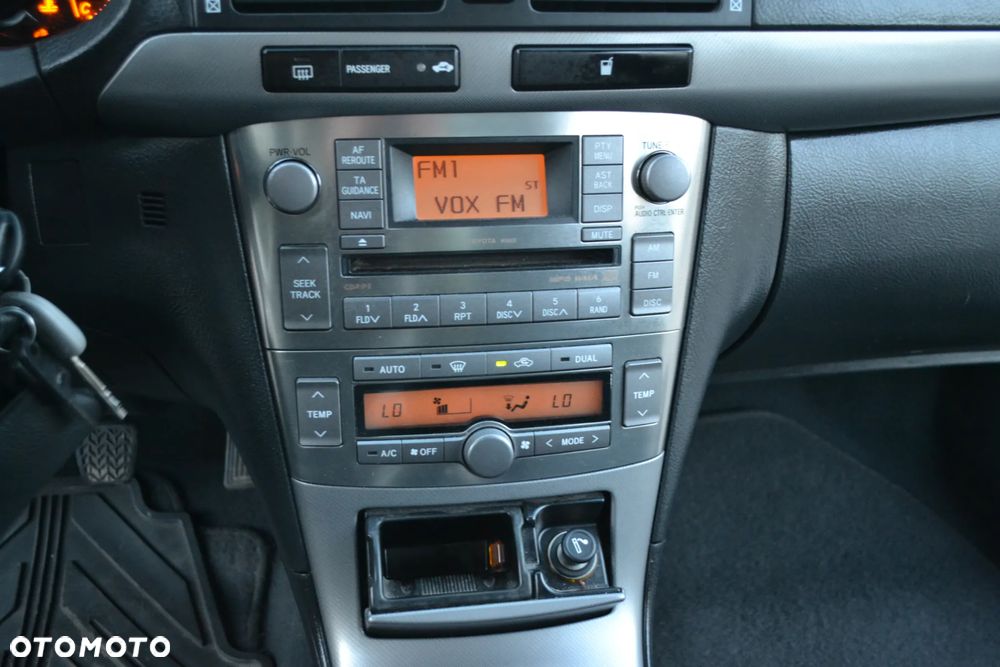 Toyota Avensis 2.0 VVT-i Executive - 30