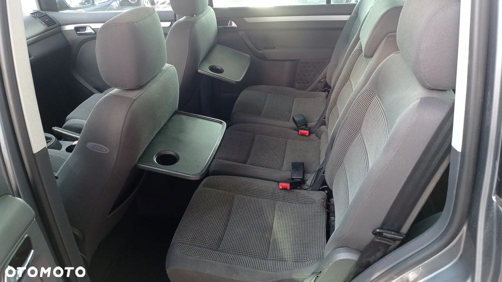 Volkswagen Touran 1.6 FSI Trendline - 32