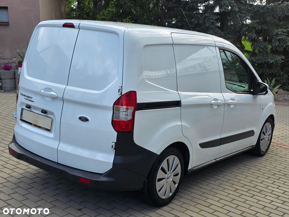 Ford Transit Courier - 22