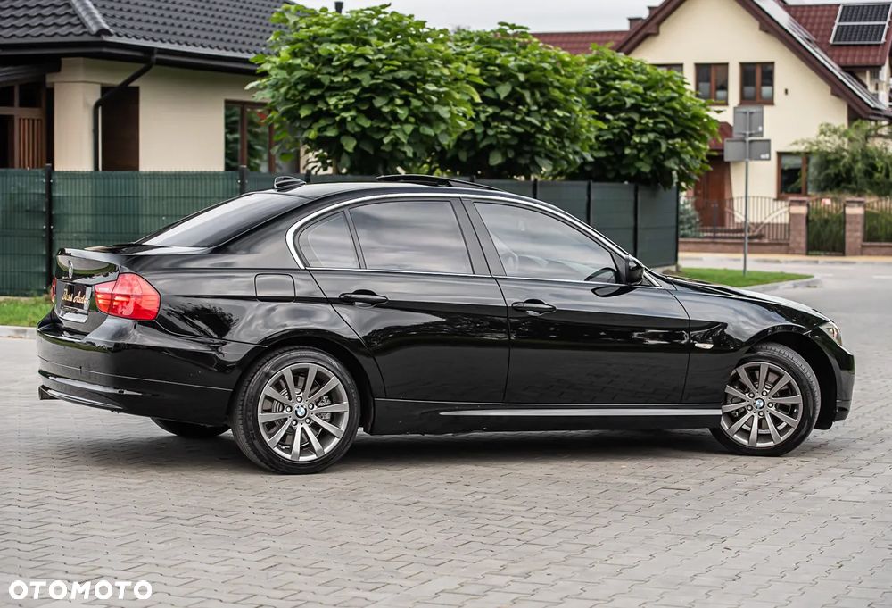 BMW Seria 3 325d DPF Touring - 14