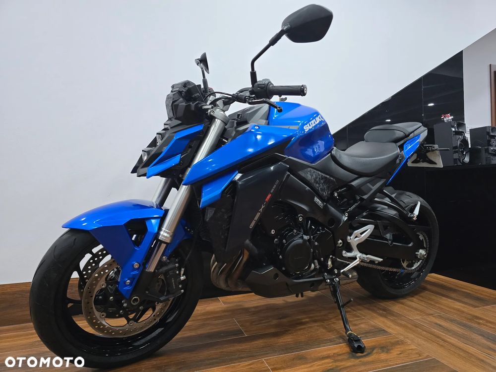 Suzuki GSX - 7