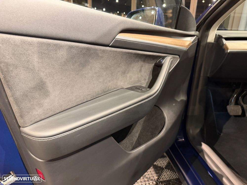 Tesla Model Y Long-Range RWD - 13