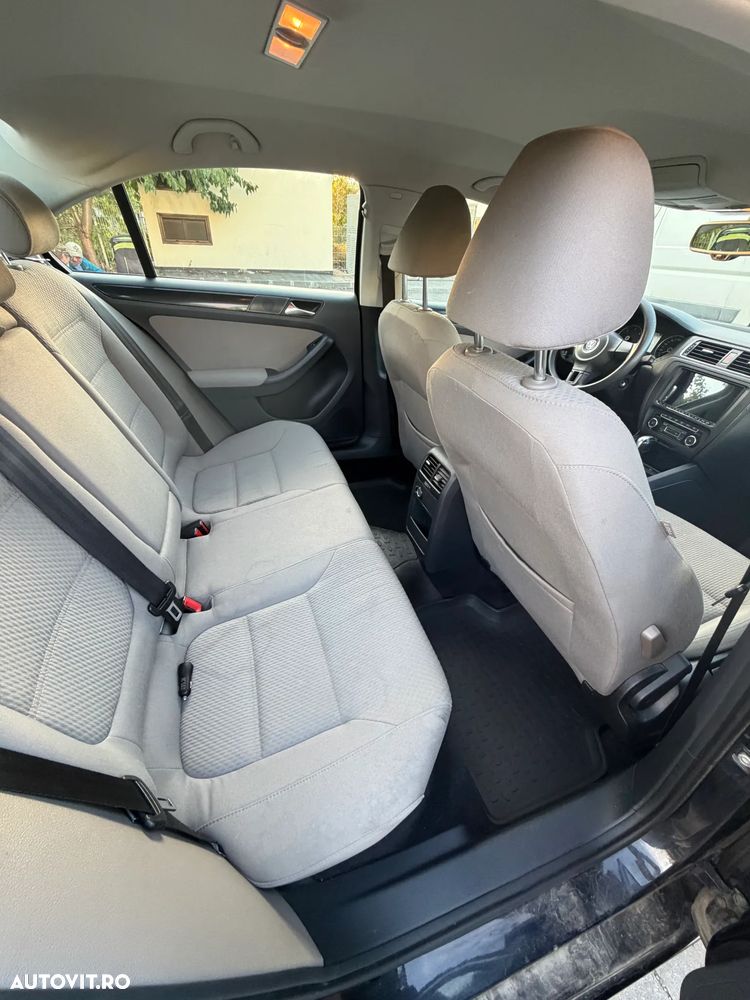 Volkswagen Jetta - 7