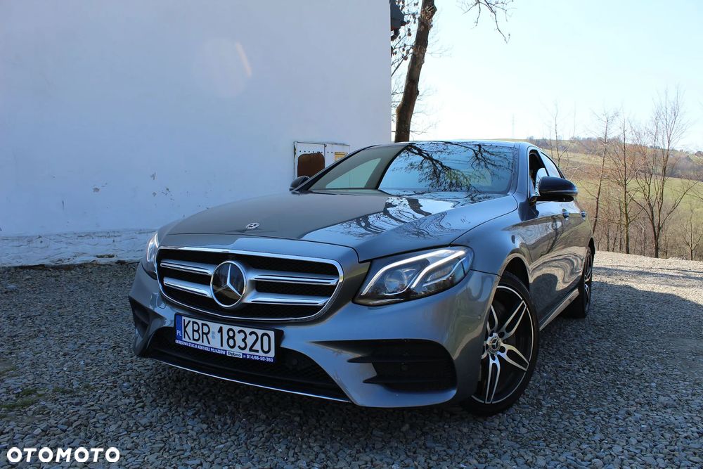 Mercedes-Benz Klasa E 400 4Matic 9G-TRONIC Exclusive - 2