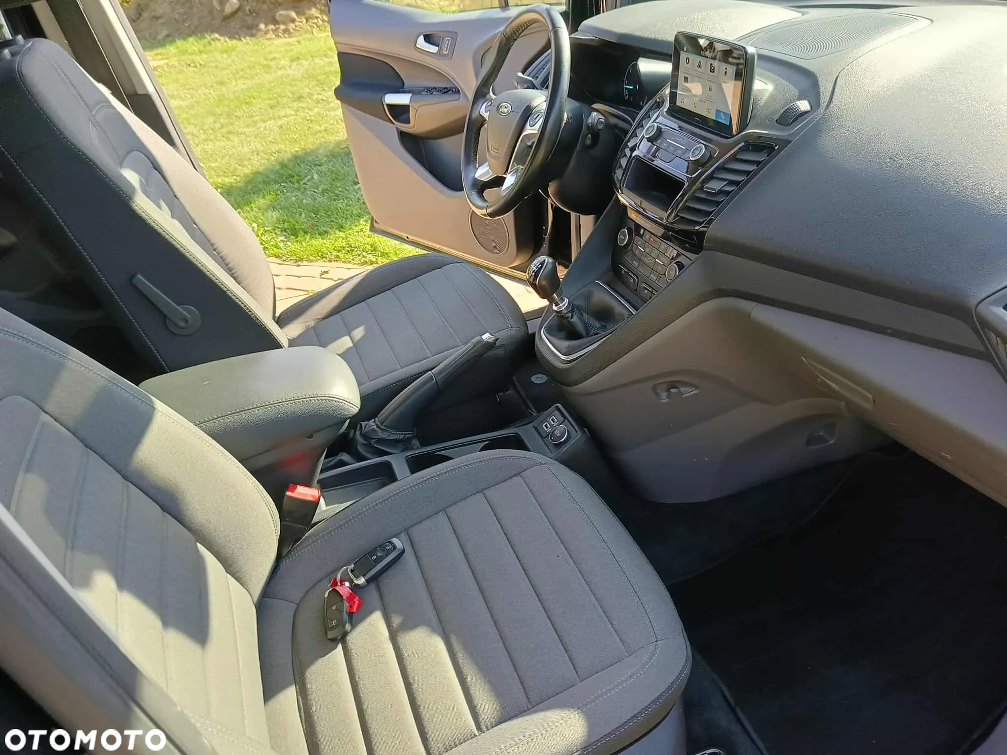 Ford Tourneo Connect Grand - 16