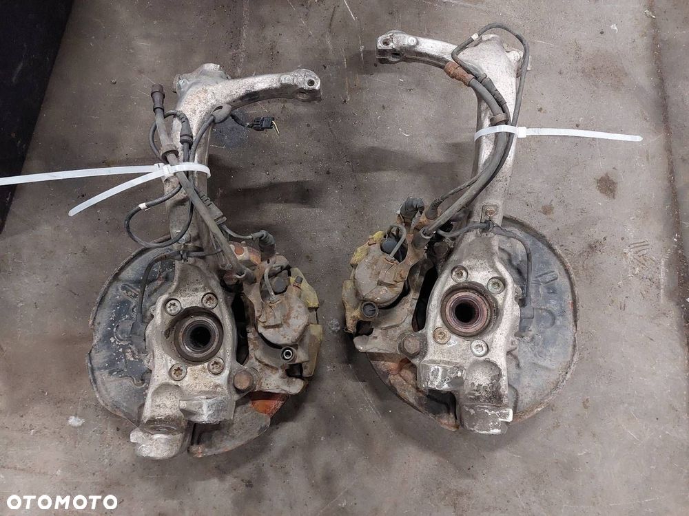 PIASTA ZWROTNICA LEWY PRZÓD + PRAWY PRZÓD HAMULCE AUDI A4 B6 2.5 TDI - 6