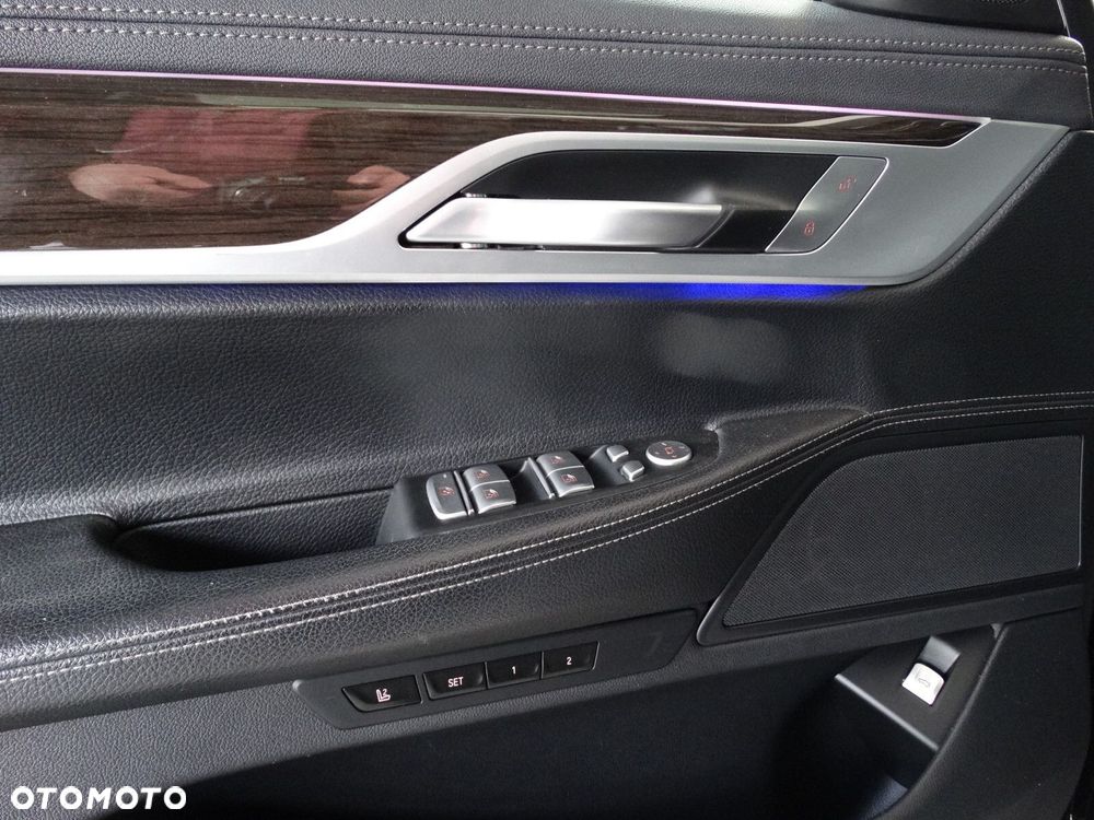 BMW Seria 7 - 16