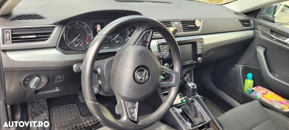 Skoda Superb Combi 2.0 TDI DSG Ambition - 12