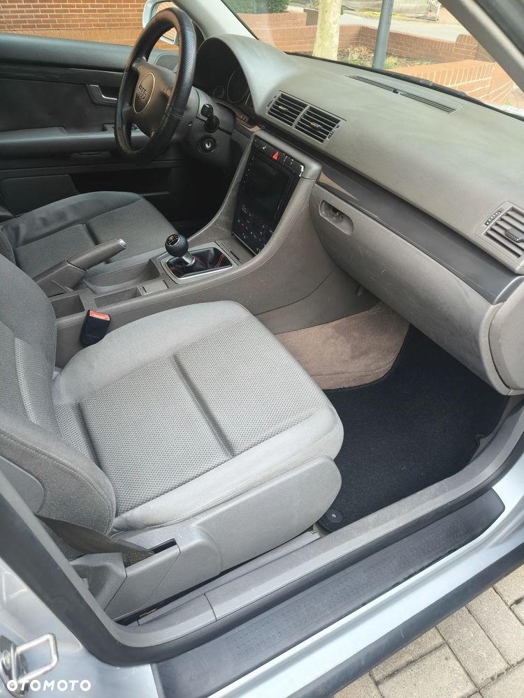 Audi A4 Limousine - 16