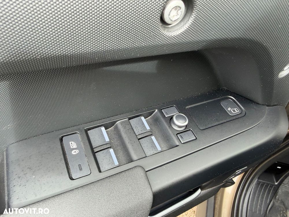 Land Rover Defender 110 2.0L D240 S - 10