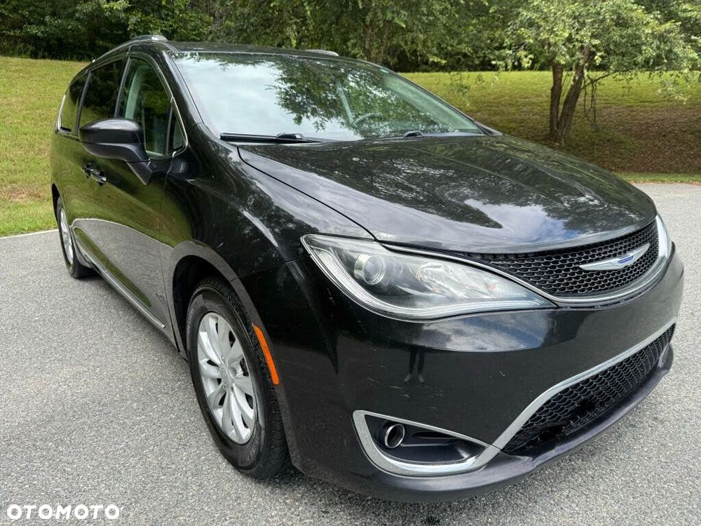 Chrysler Pacifica - 3