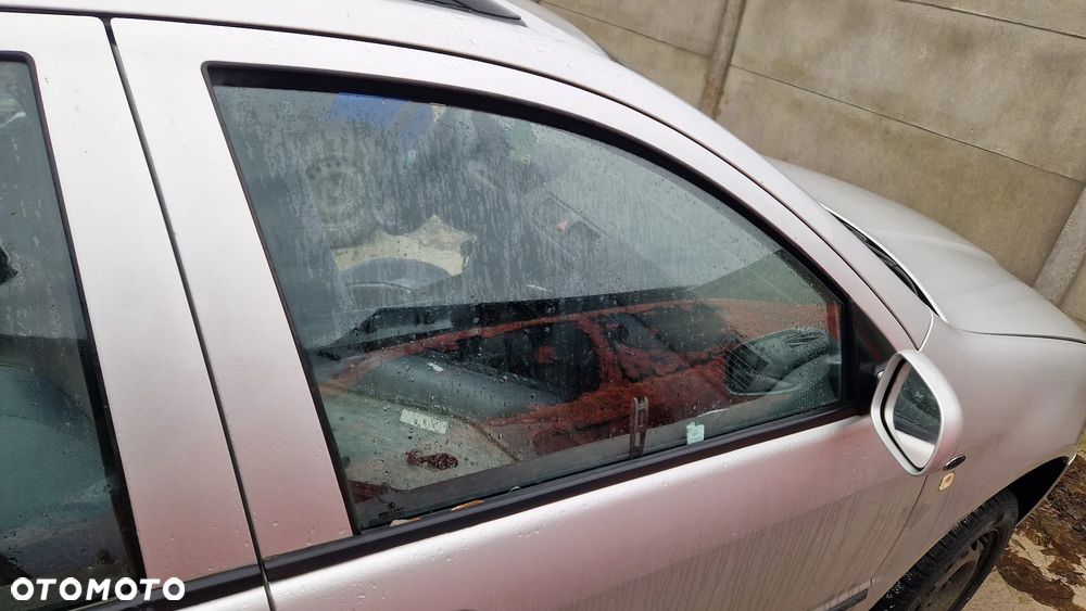 SKODA FABIA I KOMBI SZYBA DRZWI PRAWY PRZÓD - 1