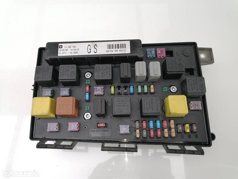 CAIXA RELÉS / FUSÍVEIS OPEL ZAFIRA B 2005 -13206746 5DK00866852 - 2