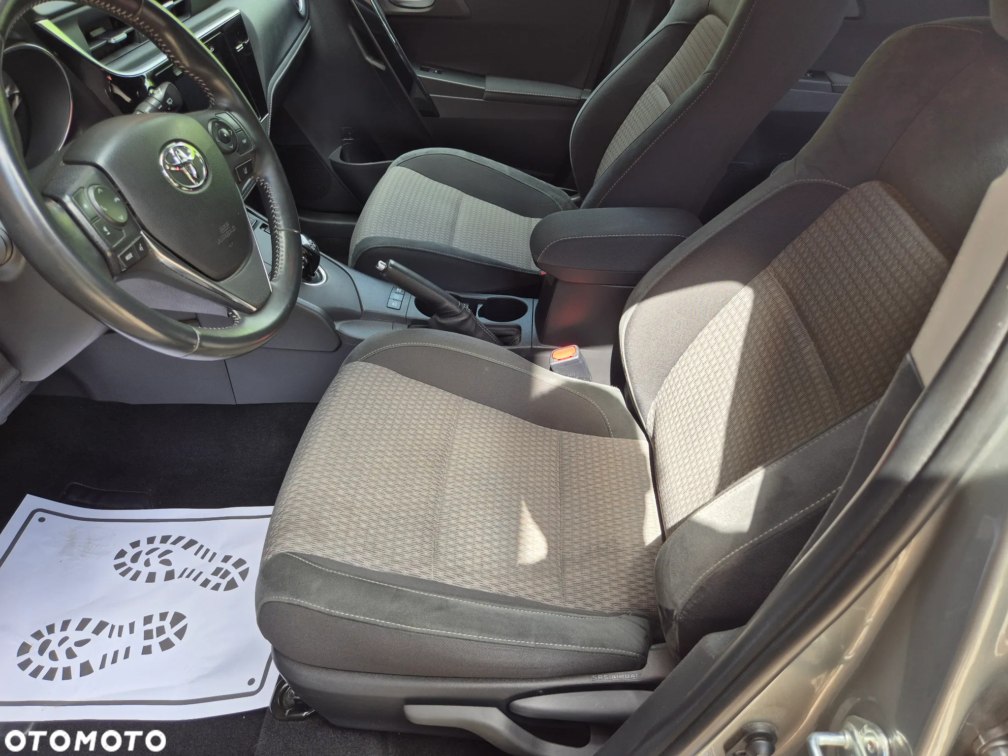 Toyota Auris 1.8 VVT-i Hybrid Automatik Design Edition - 8