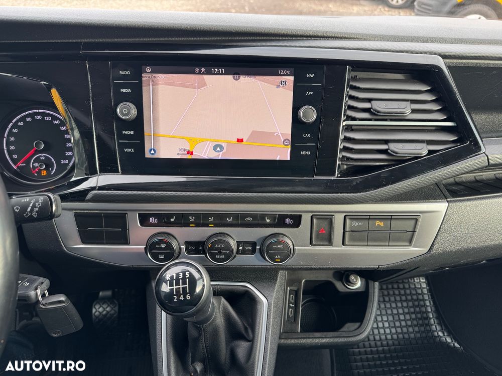 Volkswagen Multivan - 25