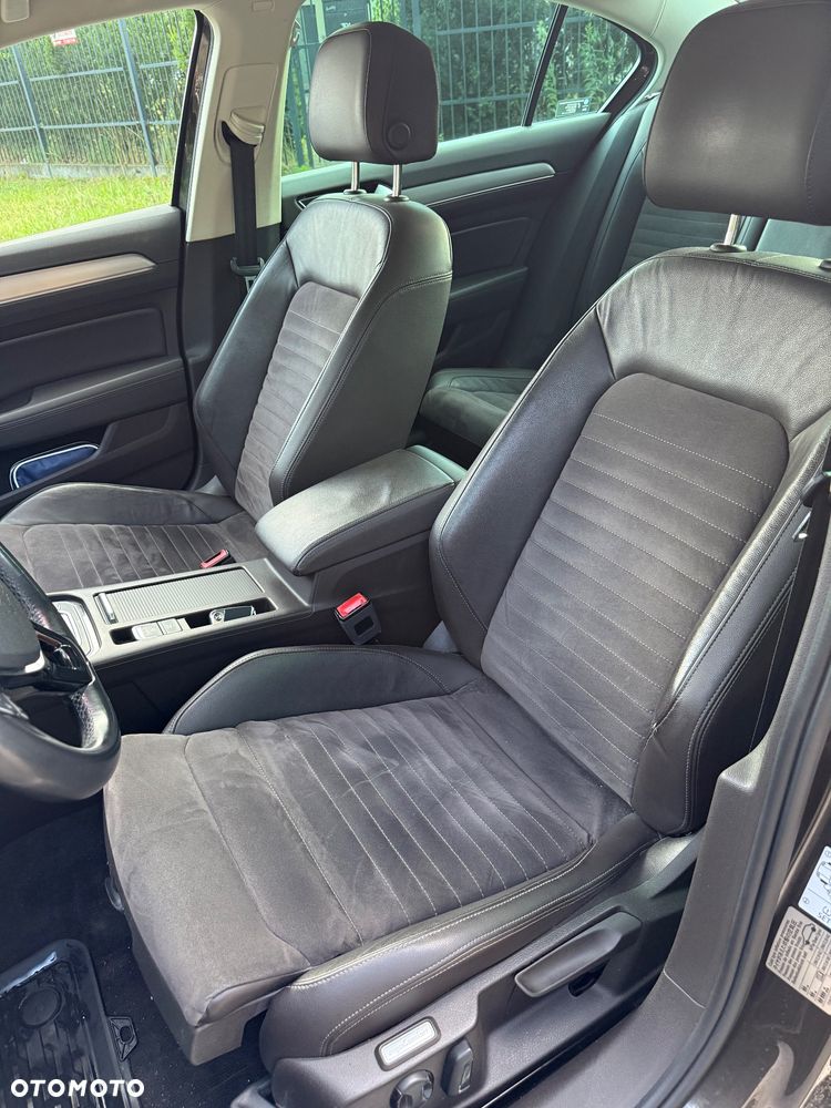 Volkswagen Passat - 11