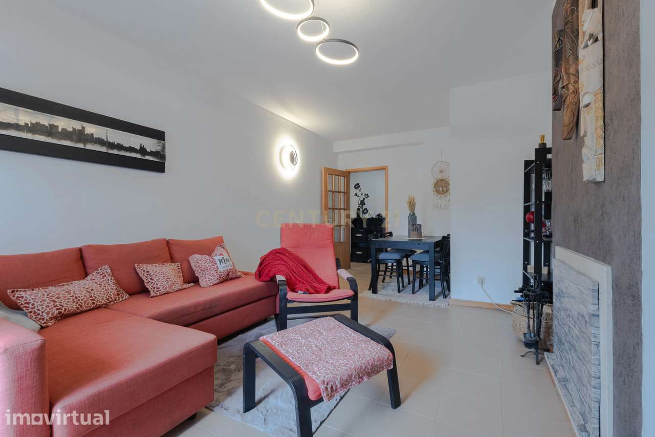 Fantástico Apartamento T2 com Lareira, Varanda e Lugar de Garagem | Fâ - Grande imagem: 4/26