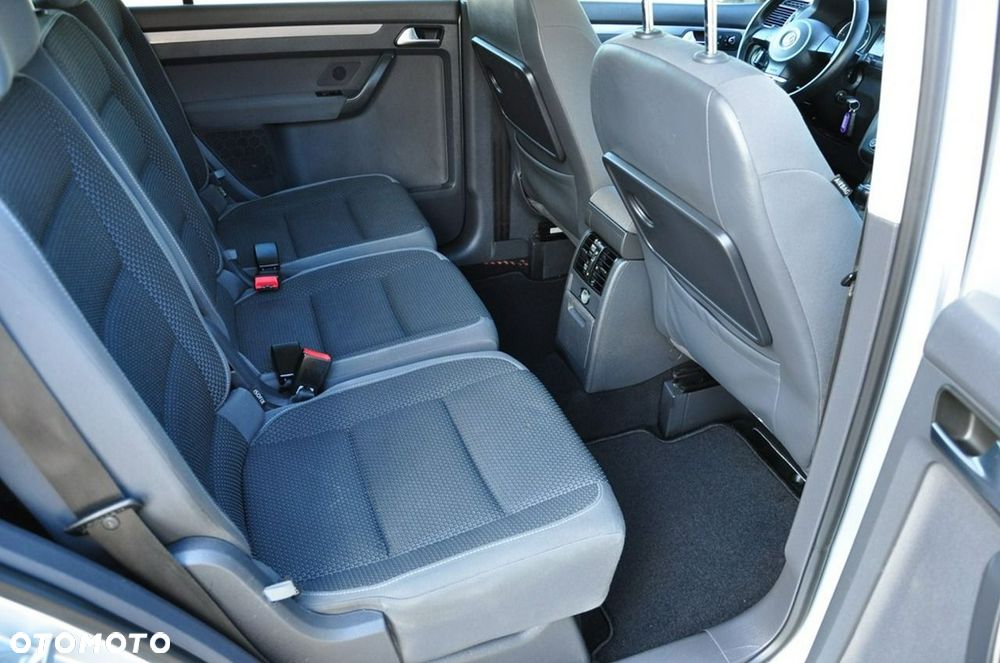 Volkswagen Touran - 26